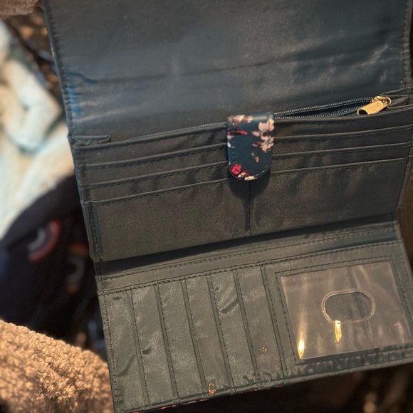 Wallet. Holds at least 11 cards no tears - Picture 2 of 2